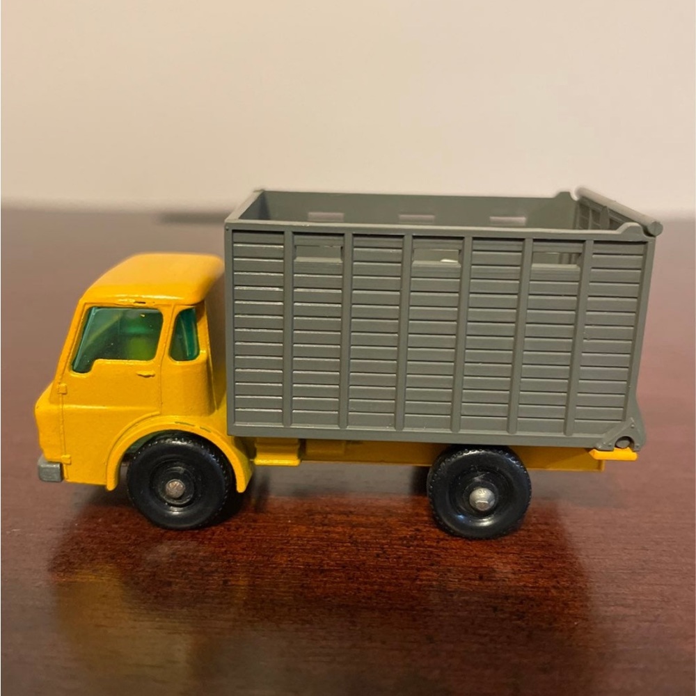 Vintage 60’s matchbox cattle truck